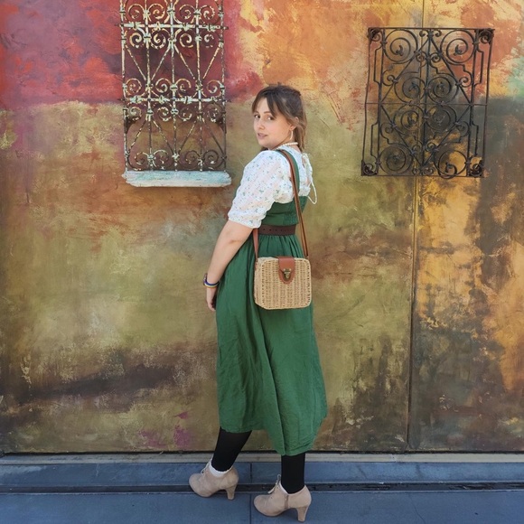 Meet your Posher, Miki - Picture 2 of 6